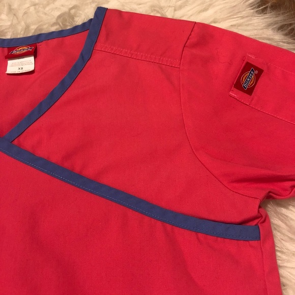 Bright pink and blue dickies scrub top - Picture 3 of 4